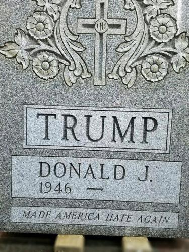 635986579839138219-Trump-gravestone