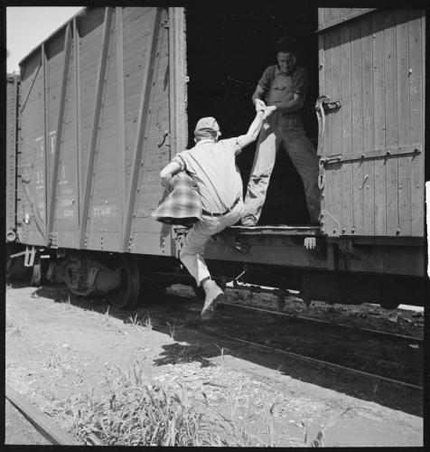 Bakersfield,_California._On_the_Freights._Helping_a_newcomer_hop_a_freight_-_NARA_-_532069.tif