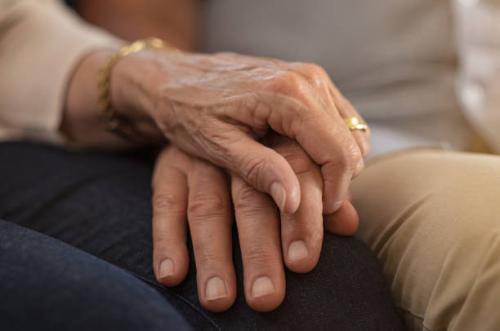 senior-couple-holding-hands