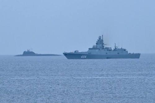 Gju1_36akAAGb-L