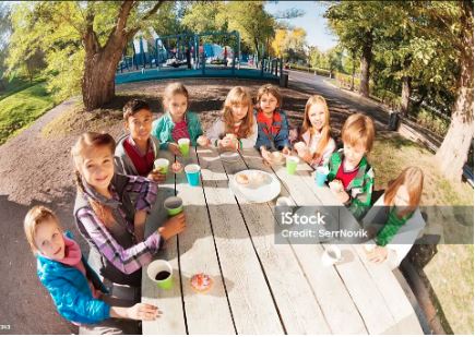 kids.at.table