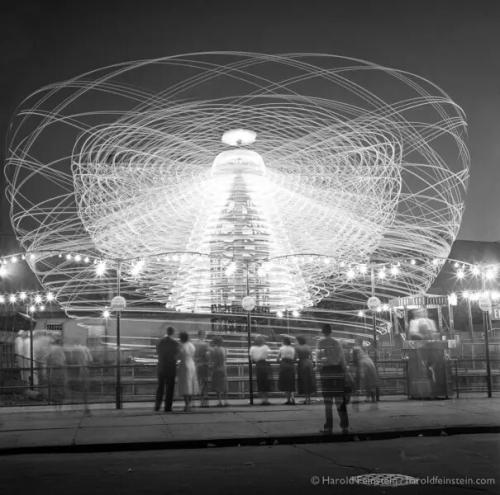 Harold-Feinstein-Coney-Island-1940s-and-50s_TheHurricane