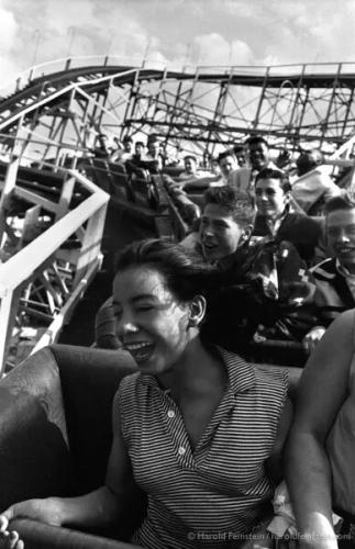 Harold-Feinstein-Coney-Island-1940s-and-50s_GirlOnCycloneVert1950-2