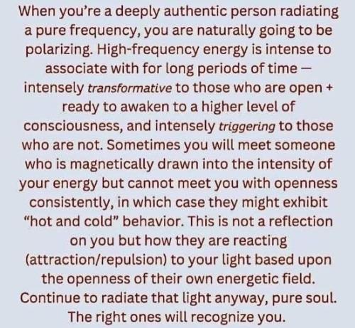 ,                GAkHyqHWIAACt_p