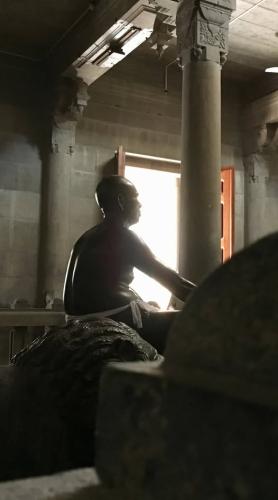 ,                GAkHyqHWIAACt_p