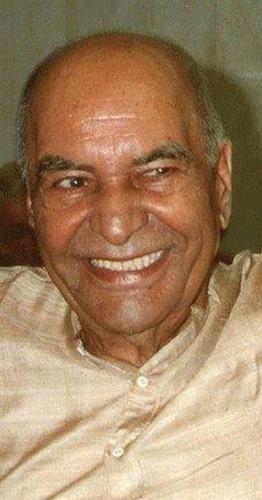 ,                GAkHyqHWIAACt_p