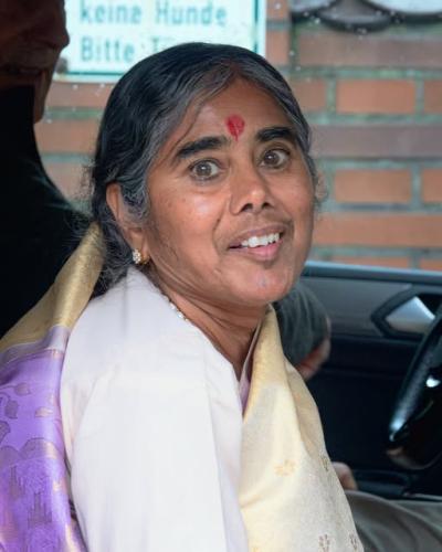 ,                GAkHyqHWIAACt_p