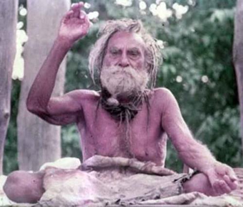 ,                GAkHyqHWIAACt_p