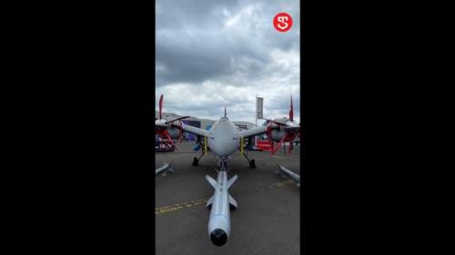 G16qzr1aIAA-NMQ