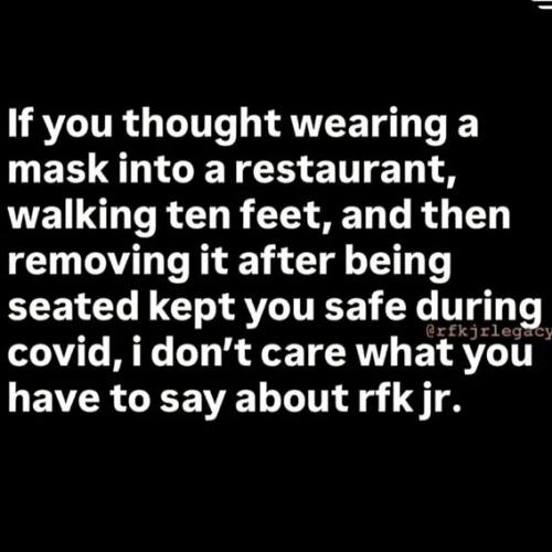 wearing-mask-restaurant-rfk