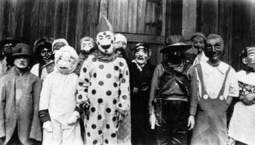 creepy old costumes 43