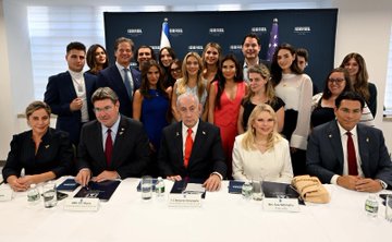 G2SBmGubMAIv1-c