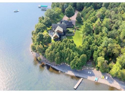 bernie sanders-Lake-Champlain-summer-home