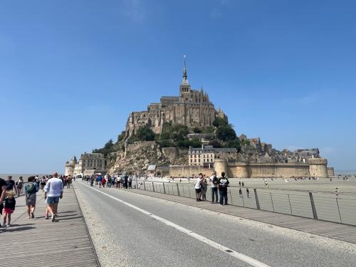 EC7B0A82-6C7F-4128-A7AA-645BF2304829