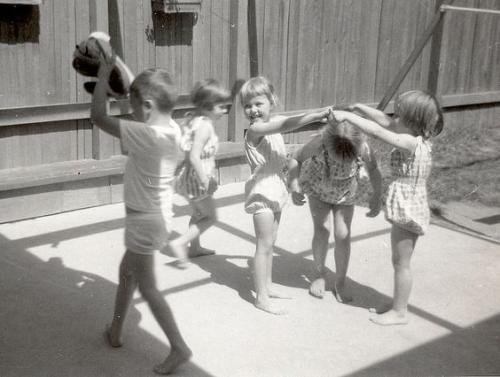 London Bridge is falling down, falling down, falling down! London Bridge is falling down, my fair lady!”.