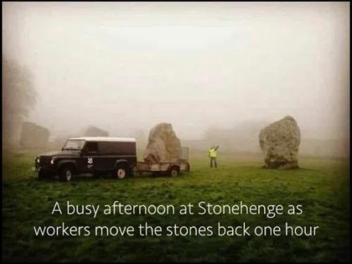 A busy day at StoneHenge... moving the stones back an hour !!!