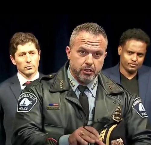 This is insane! Unbelievable how even police is committing crime to save illegal aliens