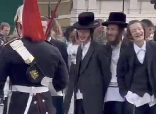 funny-clothes-1024x751