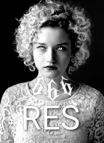Julia Garner (1)~8