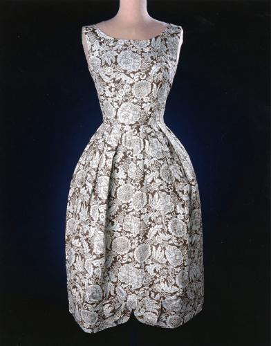 sack-dress-smithsonian-NMAH-2000-2-768x978