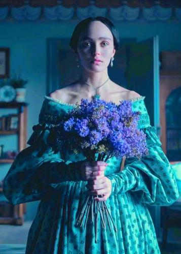 Lily-Rose_Depp_as_Ellen_Hutter~4