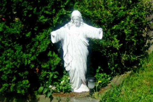christ-no-hands-900