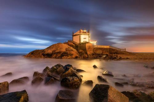chapel-on-the-rocks-miramar-portugal