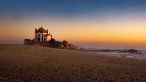 miramar-chapel-sunset-portugal
