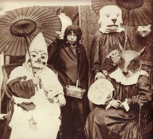 creepy old costumes 81