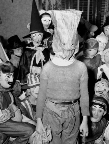 creepy old costumes 79