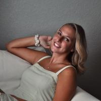 Charis Schmidt